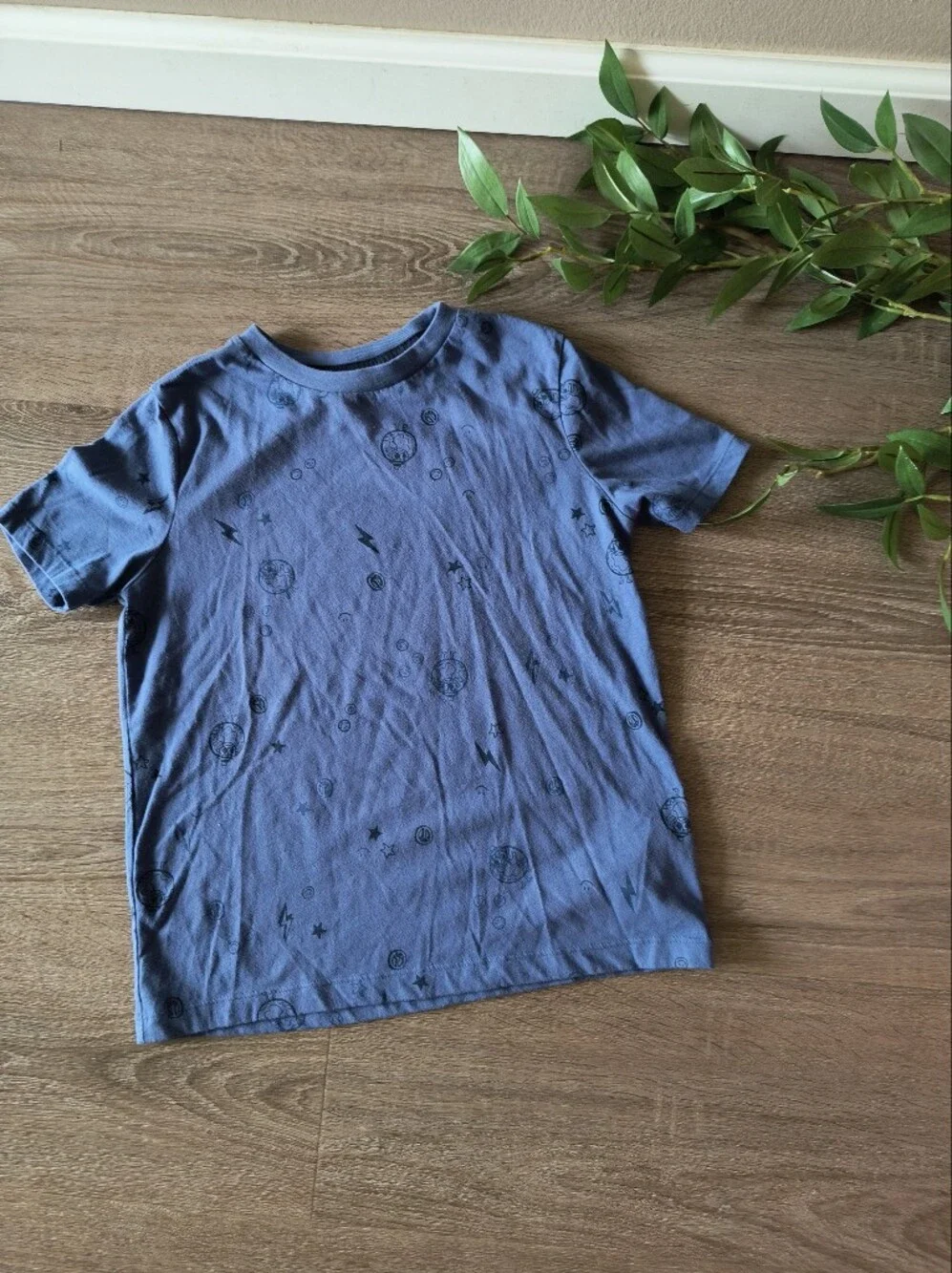Old Navy Boys Graphic Tee Planets Outer space Stars Blue Size 8 Medium